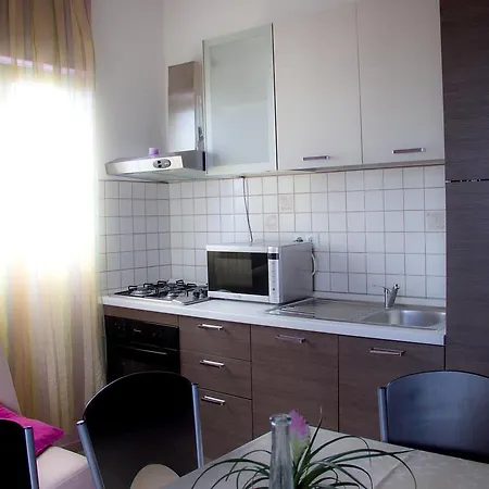 Tomisa Apartament *