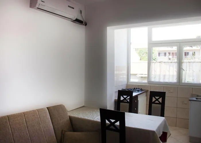 Tomisa Apartment *