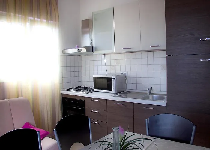Tomisa Apartment *