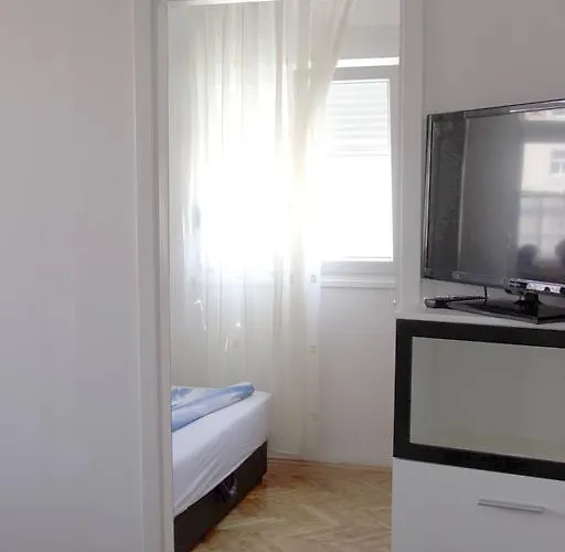 Apartment Tomisa *