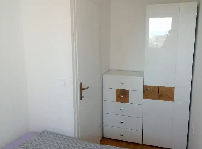 Tomisa Apartment *
